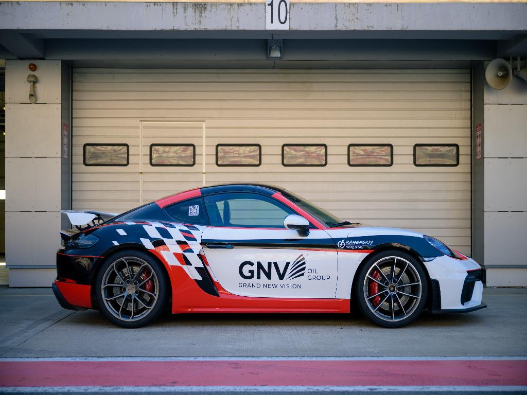 Porsche Cayman GT4