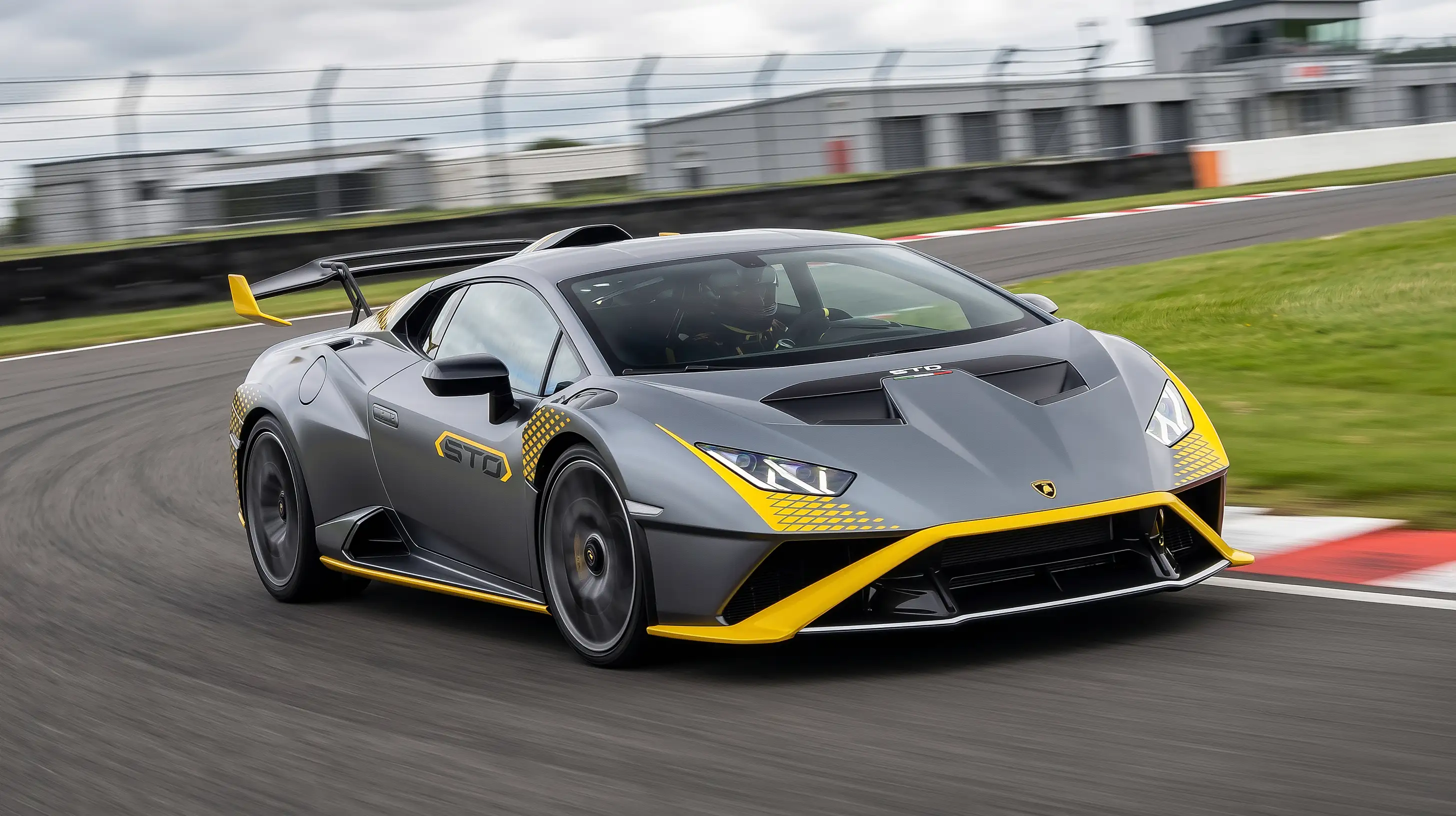 Lamborghini Huracán STO